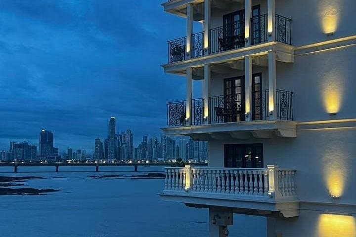 Sunset on the Causeway and Casco Viejo: Panama City Evening Tour photo 2