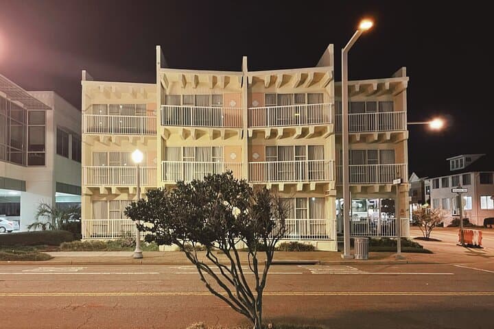 Virginia Beach Boardwalk True Crime Walking Tour photo 4