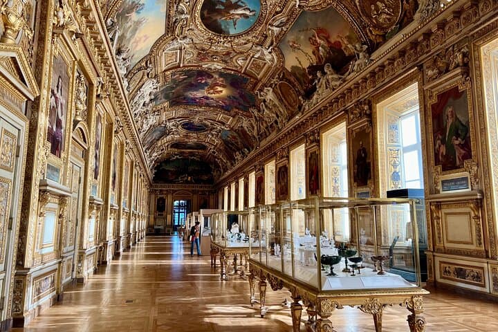 Private Family Louvre Tour for Kids: Interactive Activity Book & Guided Highlights photo 2