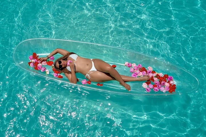 Clear Kayak Glam Session in Aruba: Floral Decor, Drone Photos & Fast Delivery photo 4