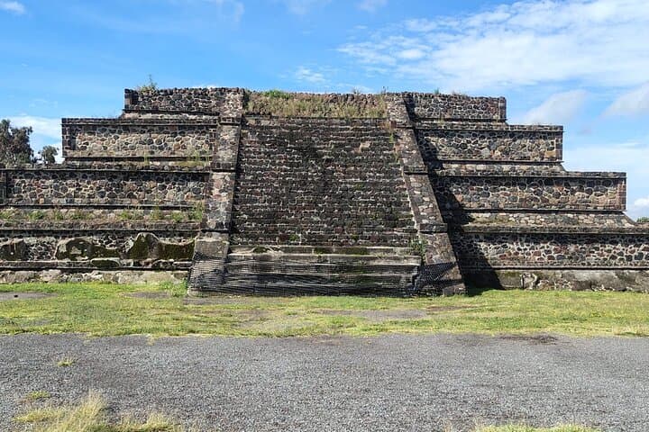 Early-Access Teotihuacan Tour with La Gruta Cave Dining Experience photo 6