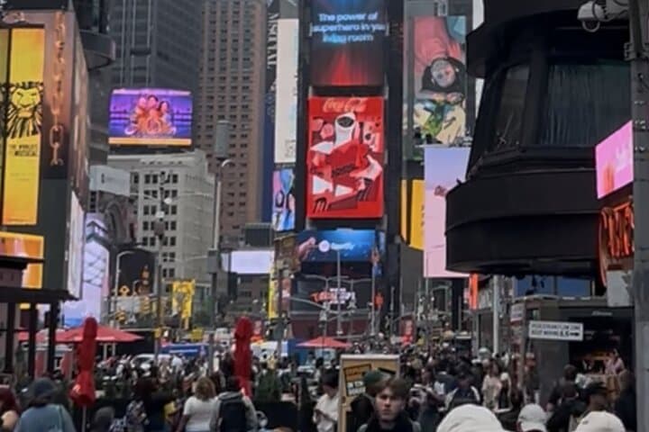 Ride the 7 Train: An Authentic NYC Tour from Hudson Yards to Flushing photo 5