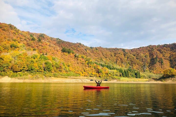 Lake Shirakawa Canoe Tour — Beginner-Friendly Guided Canoeing in Yamagata photo 2