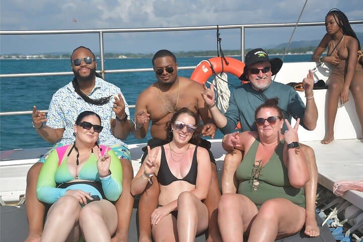 Negril Morning Catamaran Sail with Snorkeling & Pirate's Cave photo 4