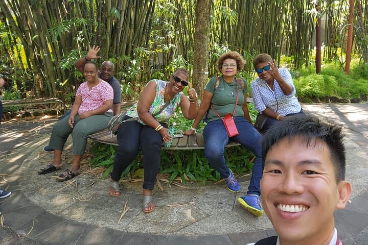 Singapore Private Customized Walking Tour via Public Transport photo 3