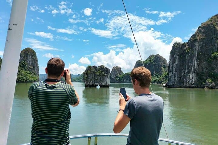 Ha Long Bay Day Cruise: Kayak Luon Cave, Explore Surprising Cave & Titop Island photo 3