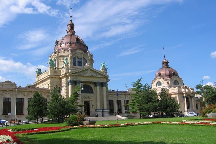 Budapest City Park True Crime Night Walking Tour photo 5