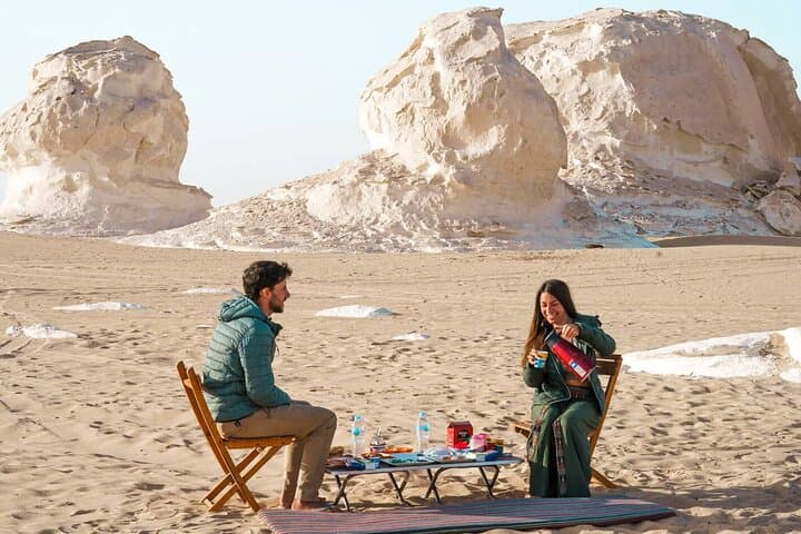 2-Day White Desert & Bahariya Oasis Guided Tour from Cairo