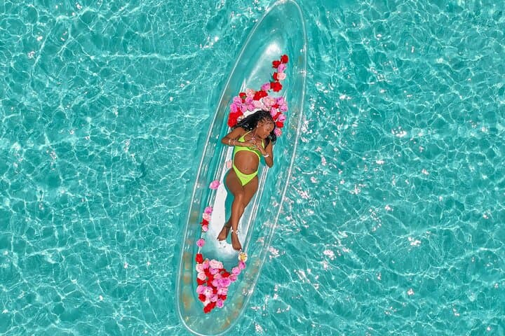 Clear Kayak Glam Session in Aruba: Floral Decor, Drone Photos & Fast Delivery photo 3