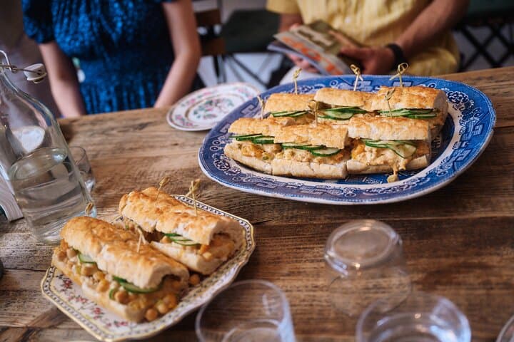 Notting Hill Bake Off Tour: Portobello Road Bakery Tasting Experience photo 6