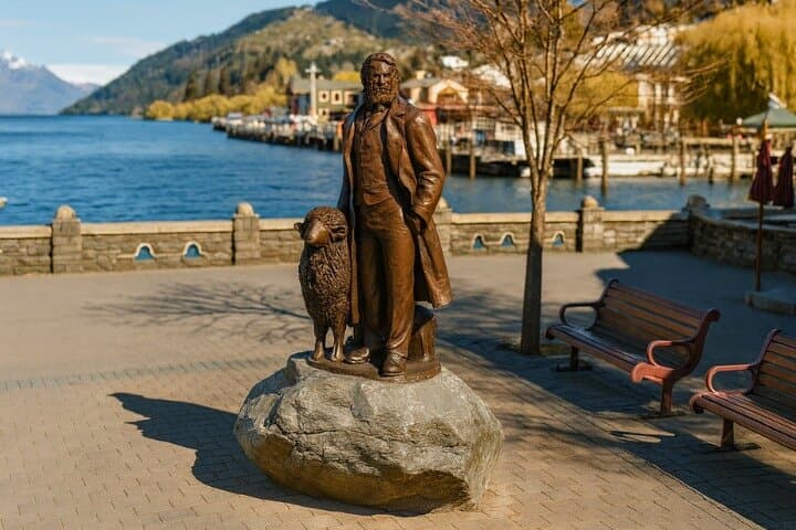 Queenstown Self-Guided Walking Tour — Lake Wakatipu, Gold Rush Trails & Local Eats photo 2