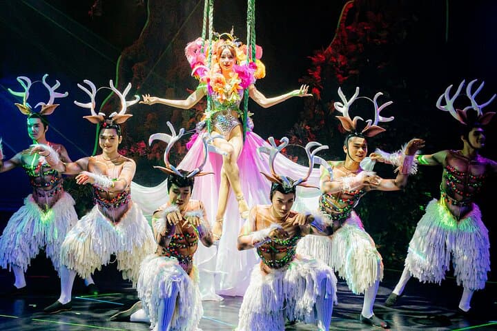 Simon Cabaret Show Phuket: Glamorous Kathoey Performance in Patong