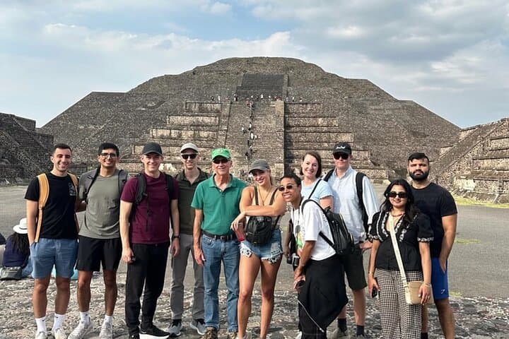 Teotihuacan Private Tour with Cave Breakfast and Round-Trip Transport from Mexico City
