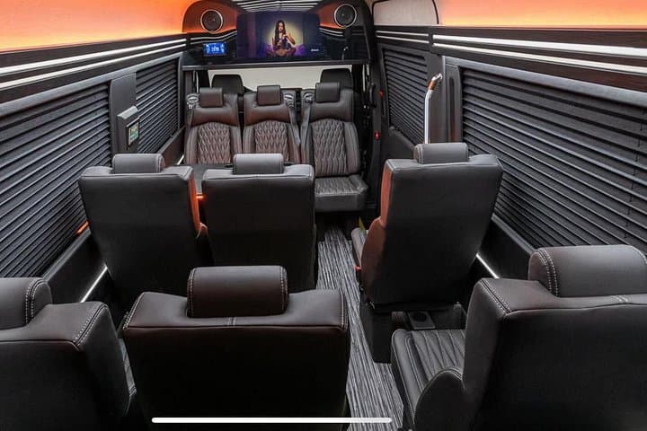 Miami VIP Airport Transfers: Private Group Limo Service to and from MIA photo 4