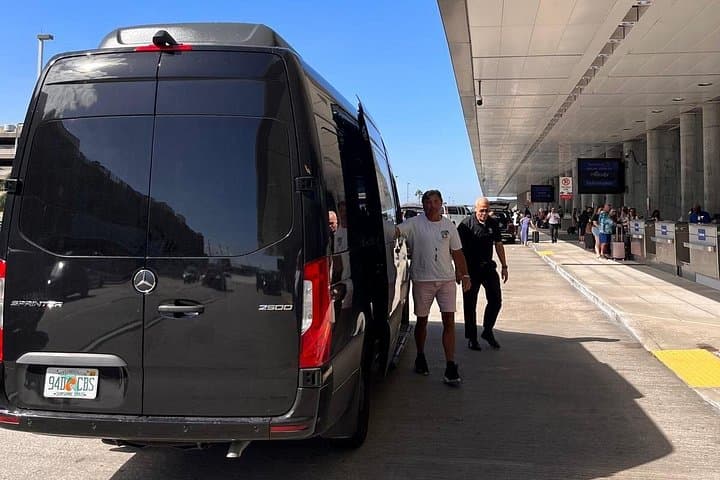 Miami VIP Airport Transfers: Private Group Limo Service to and from MIA photo 1