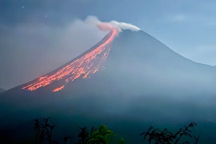 Merapi Lava View: Turgo Hill & Gubug Arum Sari Tour from Yogyakarta
