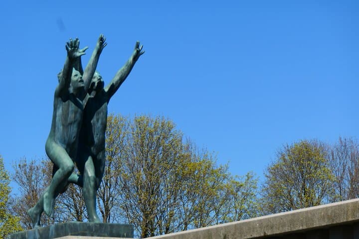 Guided Walk Through Vigelandsparken: Oslo's Iconic Sculpture Park Explained photo 4
