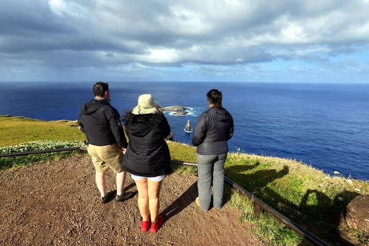 Orongo & Rano Kau Birdman Route Half-Day Tour — Easter Island Cultural Crater Walk photo 6