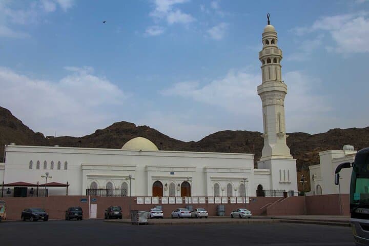 Private Madinah Holy Places Ziyarat Tour — Quba, Qiblatayn, Uhud & Seven Mosques photo 2