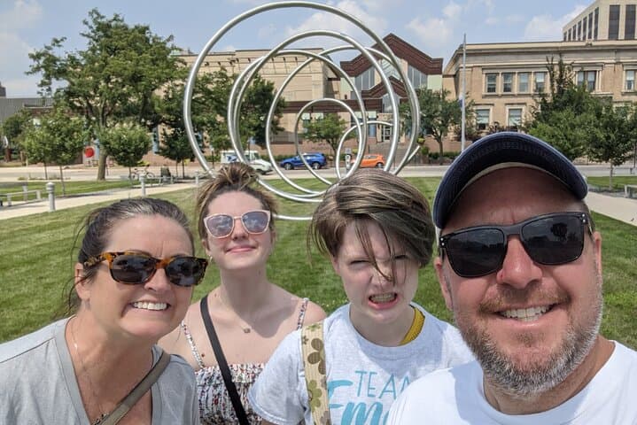 Cedar Rapids Scavenger Hunt: Self-Guided Interactive Walking Tour & City History