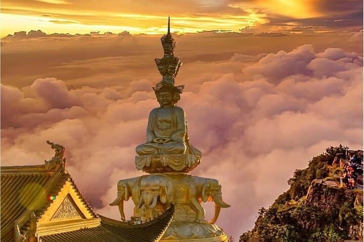 Mount Emei Golden Summit Private Day Tour from Chengdu