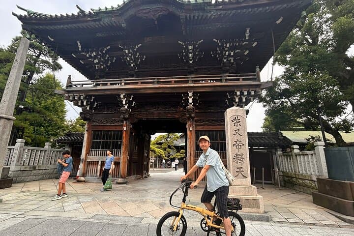 Tokyo Gardens E-Bike Tour with Pro Gardener — Half-Day Tailored Ride photo 2