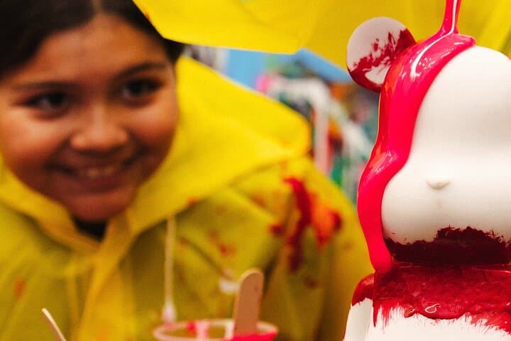 Private Fluid Bear Art Workshop in New York — Acrylic Pouring Experience photo 6