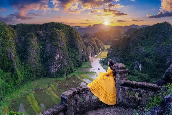 Ninh Binh Day Trip: Hoa Lu, Trang An Sampan Ride & Mua Cave Viewpoint