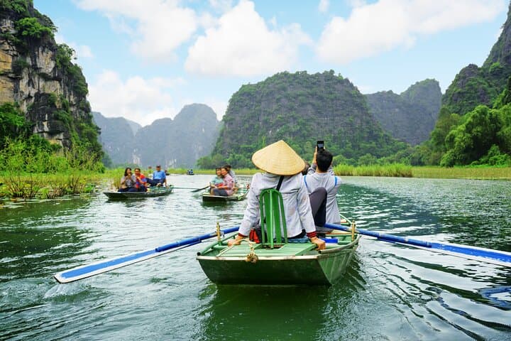 Ninh Binh Day Trip: Hoa Lu, Trang An Sampan Ride & Mua Cave Viewpoint photo 5