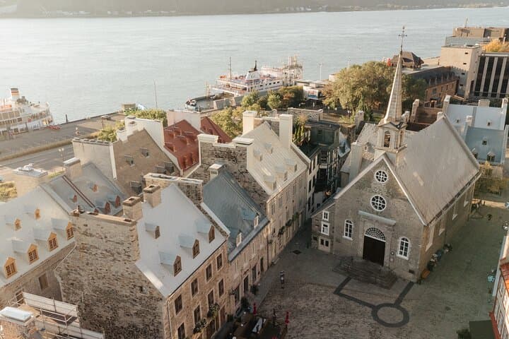 Beat the Crowds: Early-Morning Old Québec Walking Tour with Coffee