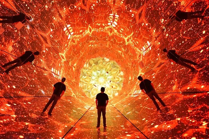 Inside the Infinity Museum: A Mirror-Lit Las Vegas Experience