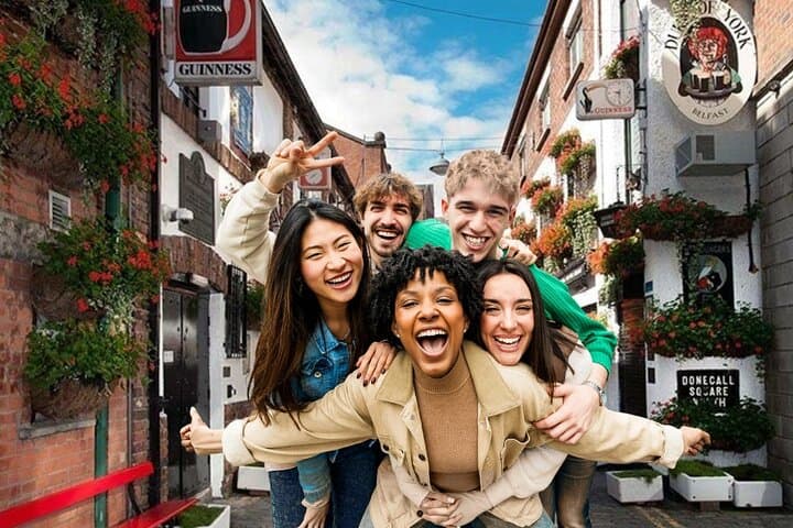 Belfast Quest: Self-Guided City Walk & Immersive Treasure Hunt