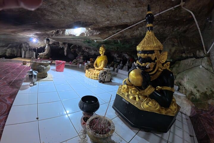 Langkawi Express: Private SkyBridge, Eagle Square & Temple Tour photo 5