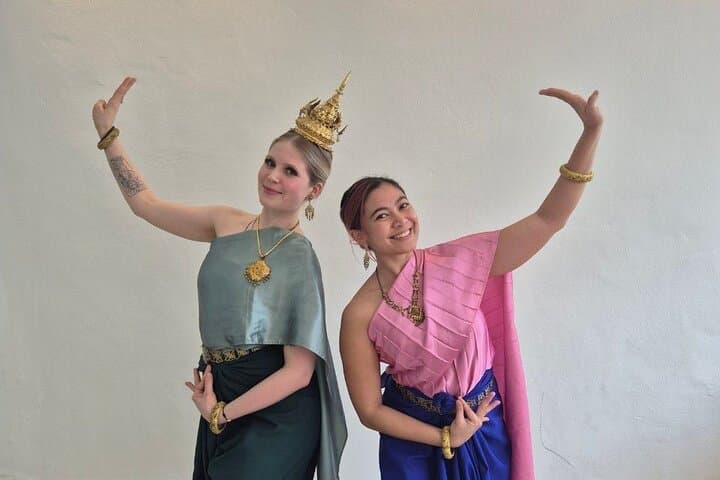 Dance Like Royalty: 2-Hour Traditional Thai Costume Experience in Bangkok