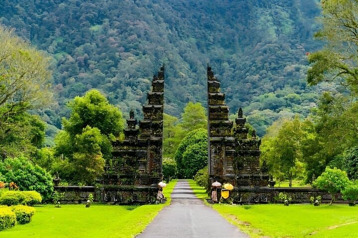 North Bali Scenic Rice Terrace Tour: Ulun Danu, Handara Gate & Banyumala Waterfall photo 4
