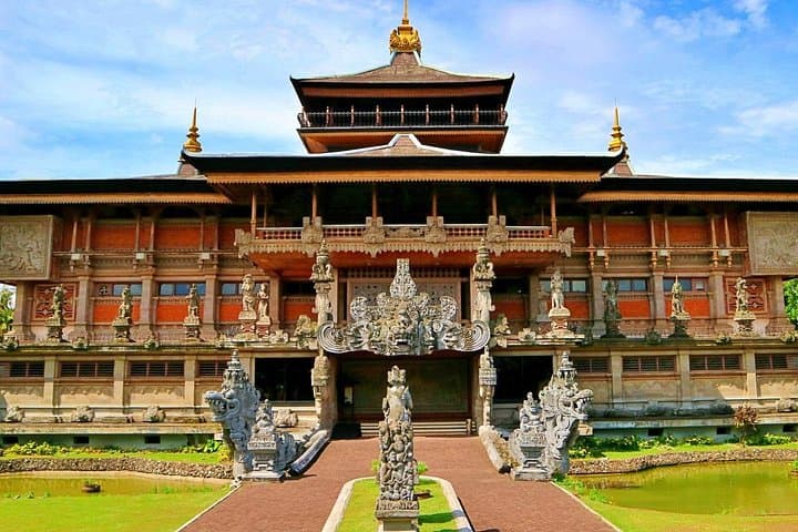 Private Day Tour: Taman Mini, Sunda Kelapa & Old Town Batavia in Jakarta photo 3