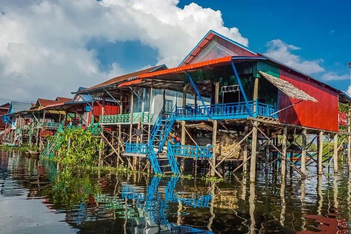 Kampong Phluk & Roluos Temples Tour — Floating Village Cruise and Bakong Exploration photo 2