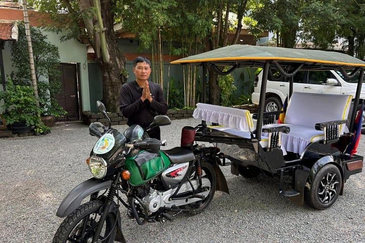 Kampong Phluk & Roluos Temples Tour — Floating Village Cruise and Bakong Exploration photo 3