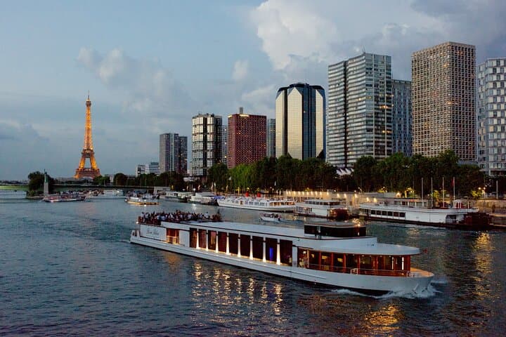 Paris New Year's Eve Seine Dinner Cruise Under the Eiffel Tower photo 2