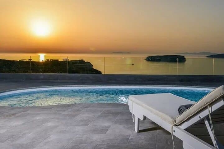 Santorini Caldera Escape: Private Villa, Jacuzzi & Guided Day Tour photo 2