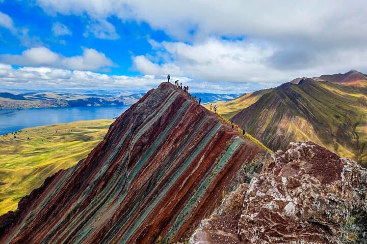 Pallay Poncho Mountain Full-Day Hike from Cusco — Colors, Views & Practical Tips