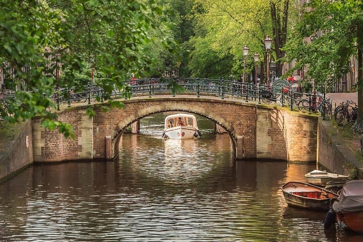 Private Romantic Canal Cruise Amsterdam — Prosecco & Snacks on a Solar Electric Boat photo 5