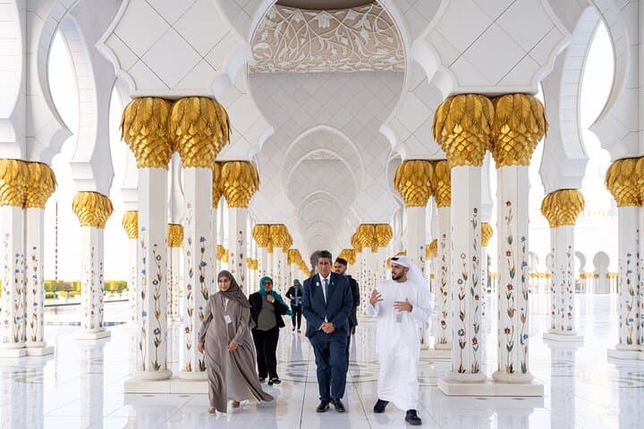 Sheikh Zayed Grand Mosque Tour: Abu Dhabi Guided Visit with Hotel Pickup photo 4