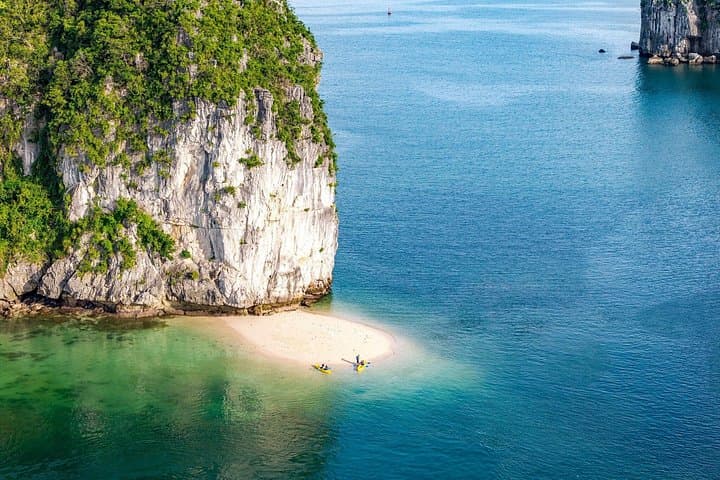 Private 3-Hour Yacht Cruise in Ha Long Bay — Kayak, Swim & Sunset Views photo 1