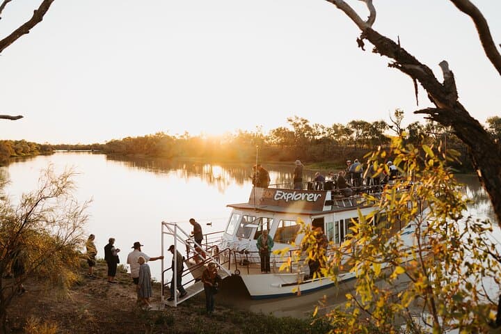 Thomson River Sunset Cruise and Smithy’s Outback Dinner: Longreach Evening Experience
