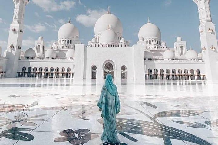Full-Day Abu Dhabi City Tour: Sheikh Zayed Mosque, Louvre & Yas Island photo 3