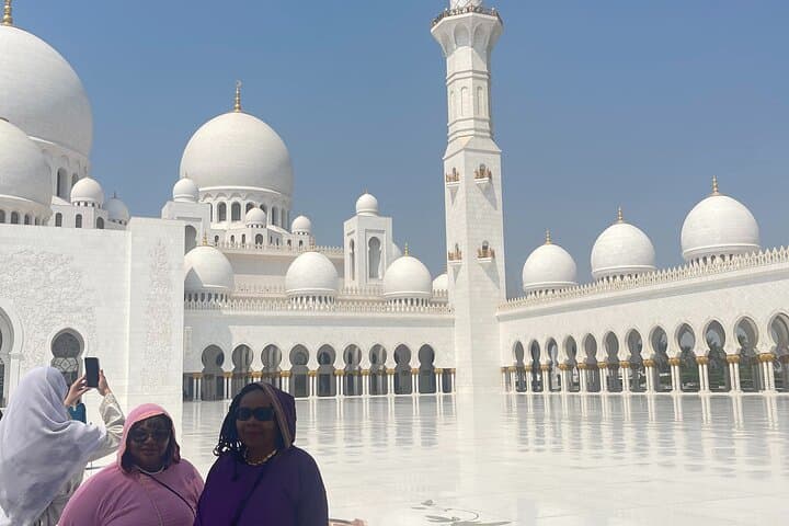 Essential Abu Dhabi City Tour: Sheikh Zayed, Louvre & Corniche in 5 Hours