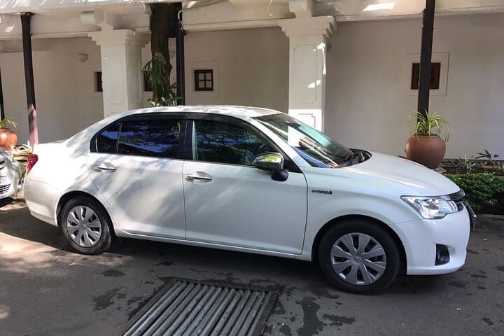 Explore Sri Lanka with a Private Driver: Flexible Car & Van Tours