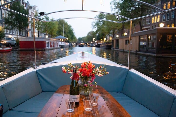 Amsterdam Canal Cruise: 60-Minute Private Tour With Drinks photo 4