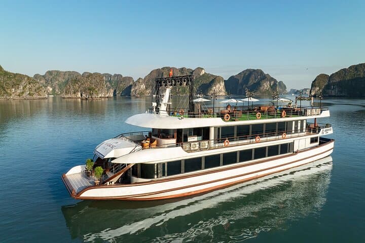 5-Star Halong Bay Cruise: Buffet Lunch, Kayaking & Sunset Party